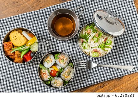 そうめんの和風弁当　Japanese cuisine noodles and sushi 65230831