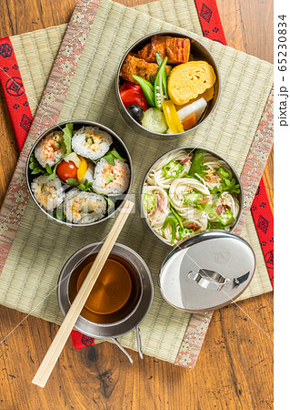 そうめんの和風弁当　Japanese cuisine noodles and sushi 65230834