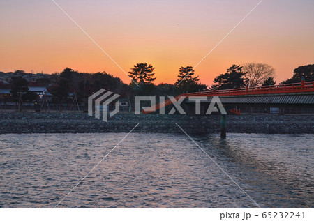 京都の宇治川と朝霧橋 65232241