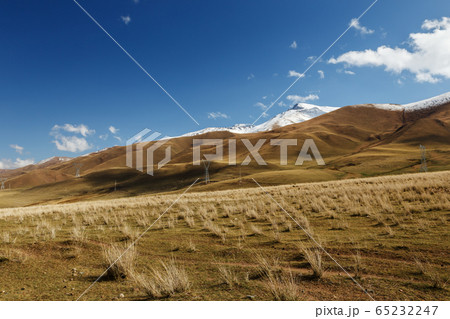 electricity pylons in the mountains 65232247
