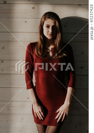 beautiful girl posing in the Studio fashion beautiful girl posing in the Studio fashion 65237428