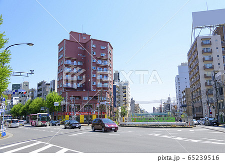 青梅街道と環八通りが交差する四面道交差点(東京都杉並区) 青梅街道と環八通りが交差する四面道交差点(東京都杉並区) 65239516