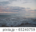 夕方のビーチ 65240759