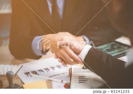 Two confident business man shaking hands 65241235