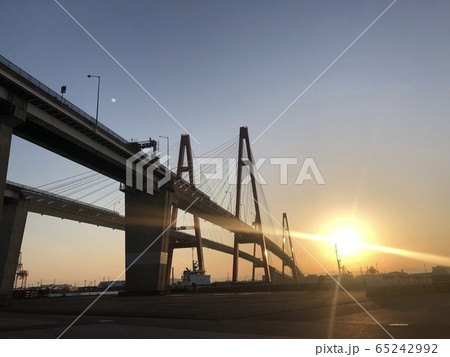 橋と夕焼け 65242992