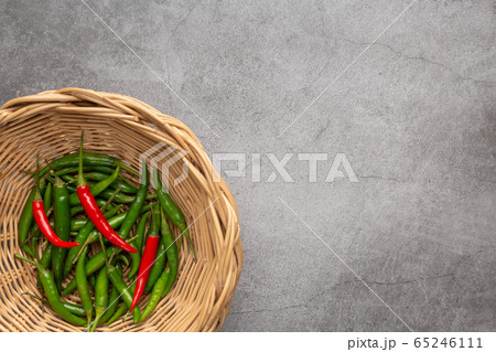 Pepper of thailand in the wooden basket 65246111