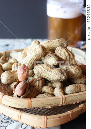 茹で落花生とビール 茹で落花生とビール 65246350