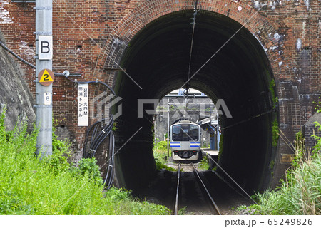 田浦トンネルと電車【JR横須賀線E217系】横須賀市 田浦トンネルと電車【JR横須賀線E217系】横須賀市 65249826
