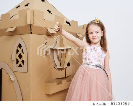 The princess play with cardboard castle tower. 65253569