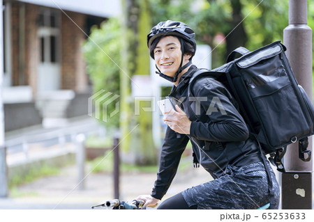 男性フードデリバリーイメージ 65253633