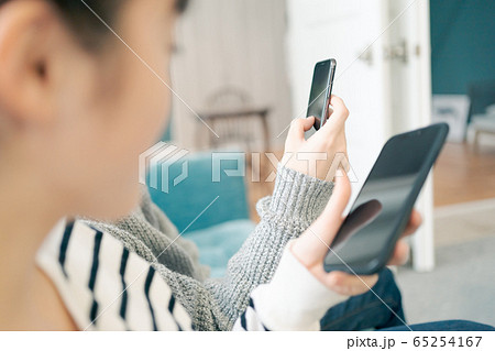 10代 男女 スマホ 10代 男女 スマホ 65254167