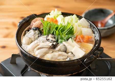 牡蠣の味噌鍋 65255162