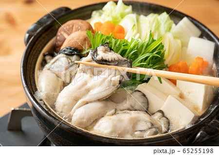 牡蠣の味噌鍋 牡蠣の味噌鍋 65255198