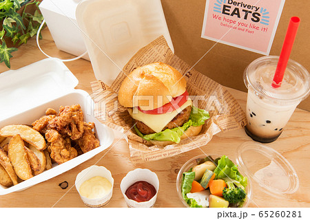 ハンバーガー タピオカ デリバリーフードのイメージ ハンバーガー タピオカ デリバリーフードのイメージ 65260281