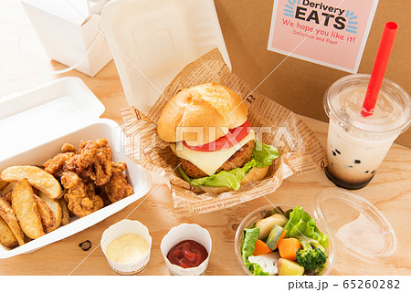 ハンバーガー タピオカ デリバリーフードのイメージ ハンバーガー タピオカ デリバリーフードのイメージ 65260282