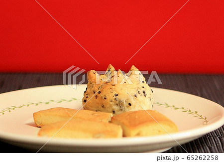 ごまパンとクルミ入りクッキー ごまパンとクルミ入りクッキー 65262258