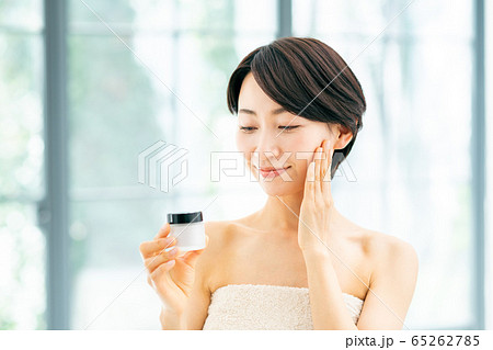 ミドルの女性 65262785