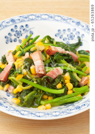 ほうれん草とベーコンのバター炒め 65263869