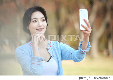 ライフスタイル 女性 韓国人の写真素材