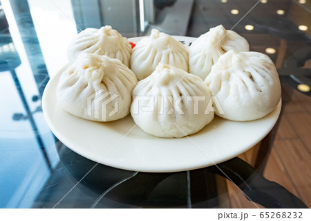 Steamed buns stuffed with minced pork  65268232