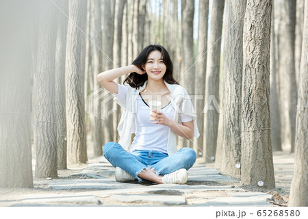 ライフスタイル 女性 韓国人の写真素材