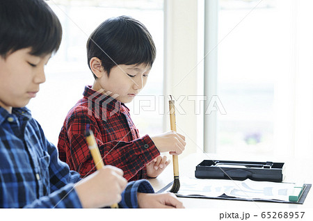 書道 教室 子供の写真素材