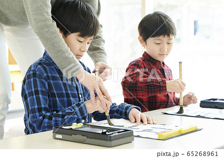 書道 教室 子供の写真素材