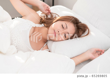 Portrait of beautiful Asian woman with attractive 65269805