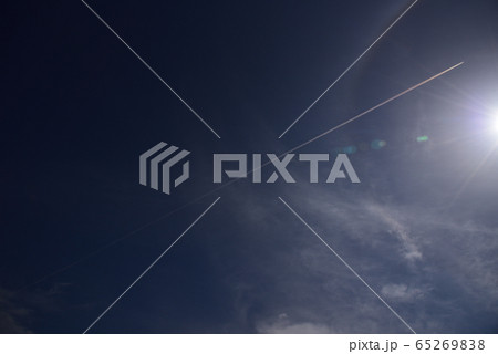 太陽暈と飛行機雲 02 太陽暈と飛行機雲 02 65269838