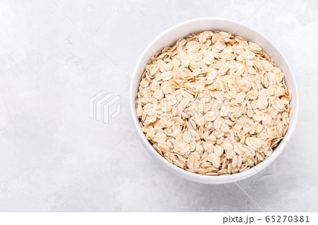 Old fashioned rolled oats Old fashioned rolled oats 65270381