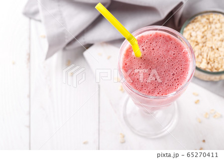 Strawberry milkshake or smoothie Strawberry milkshake or smoothie 65270411