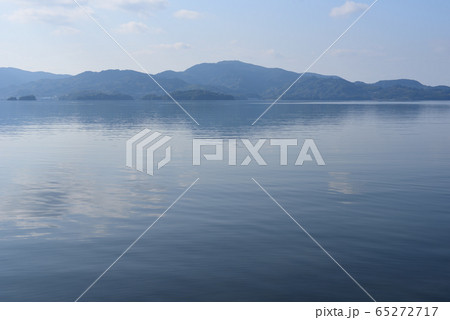 静かな大村湾と琴ノ尾岳 静かな大村湾と琴ノ尾岳 65272717