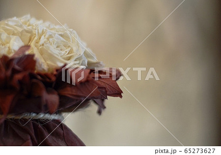 Half a decorative bouquet of white artificial Half a decorative bouquet of white artificial 65273627