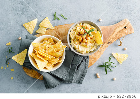 Homemade chickpea hummus with chips 65273956