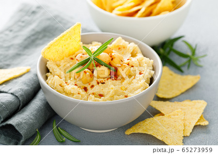 Homemade chickpea hummus with chips Homemade chickpea hummus with chips 65273959