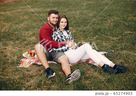 Beautiful couple spend time in a summer park 65274903