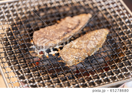 塩くじらの炭火焼き_BBQ・bbq・炭火焼・網焼・備長炭・七輪・キャンプ・食事・食べ物・炭 塩くじらの炭火焼き_BBQ・bbq・炭火焼・網焼・備長炭・七輪・キャンプ・食事・食べ物・炭 65278680