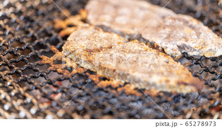 塩くじらの炭火焼き_BBQ・bbq・炭火焼・網焼・備長炭・七輪・キャンプ・食事・食べ物・炭 塩くじらの炭火焼き_BBQ・bbq・炭火焼・網焼・備長炭・七輪・キャンプ・食事・食べ物・炭 65278973