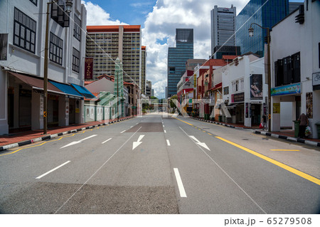 新型コロナウイルスの流行により人通りの少なくなったシンガポールのチャイナタウン  65279508