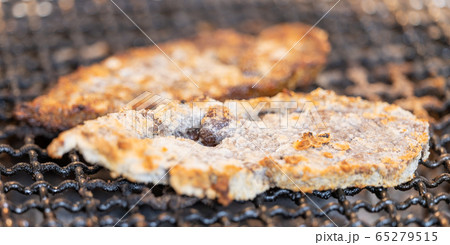 塩くじらの炭火焼き_BBQ・bbq・炭火焼・網焼・備長炭・七輪・キャンプ・食事・食べ物・炭 塩くじらの炭火焼き_BBQ・bbq・炭火焼・網焼・備長炭・七輪・キャンプ・食事・食べ物・炭 65279515
