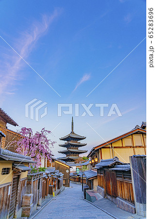 京都 春の八坂の塔(法観寺) 京都 春の八坂の塔(法観寺) 65283696