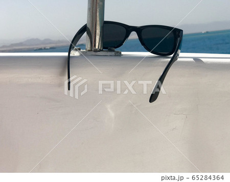 Black protective sun-protective plastic glasses  65284364
