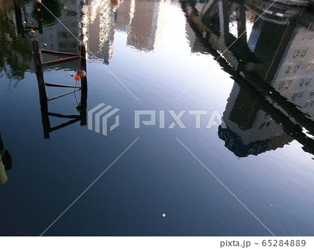 水面の街 65284889