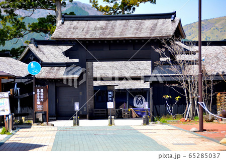 箱根関所跡・入口の京口御門を国道１号線から眺める・神奈川・箱根（２） 65285037