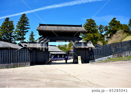 箱根関所跡・京口御門の歴史を感じさせる佇まい、人あり・神奈川・箱根（１） 65285041