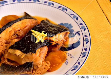 子持ち黒カレイの煮付け 子持ち黒カレイの煮付け 65285405