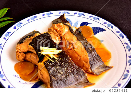 子持ち黒カレイの煮付け 65285411