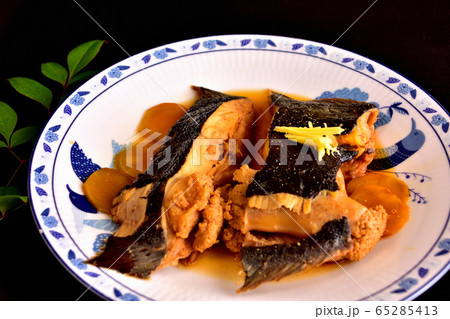 子持ち黒カレイの煮付けの写真素材