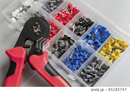 Tool and materials for stripping and crimping the 65285747