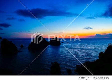 西伊豆　日没の堂ヶ島 65286149